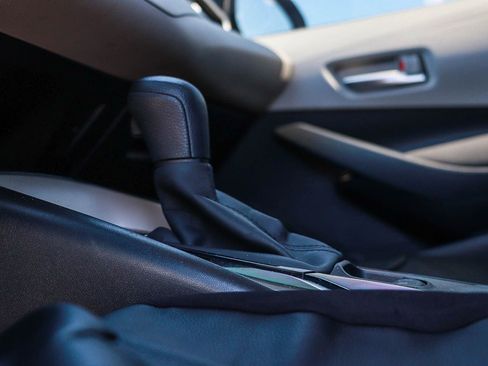 Used 2020 Toyota Corolla LE FWD image 19