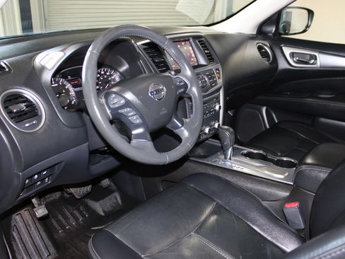 Used 2018 Nissan Pathfinder SL w/ Cargo Package FWD image 22