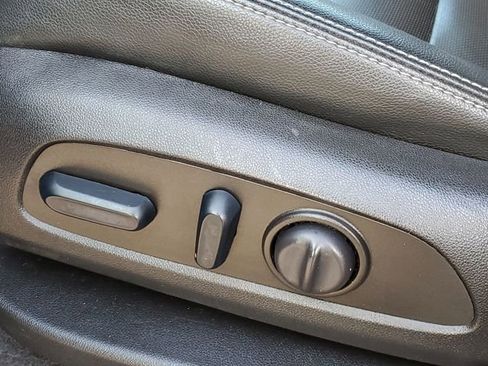 Used 2023 GMC Terrain SLT image 8