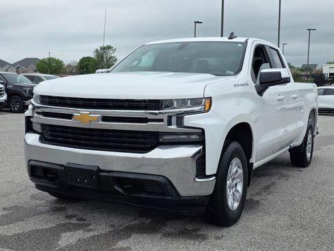 Used 2020 Chevrolet Silverado 1500 LT w/ Trailering Package image 3