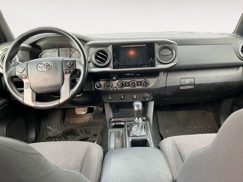 Used 2017 Toyota Tacoma TRD Off-Road w/ Tow Package (A/T) image 10