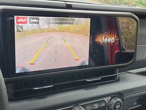 Certified 2025 Jeep Gladiator Rubicon AWD/4WD image 17