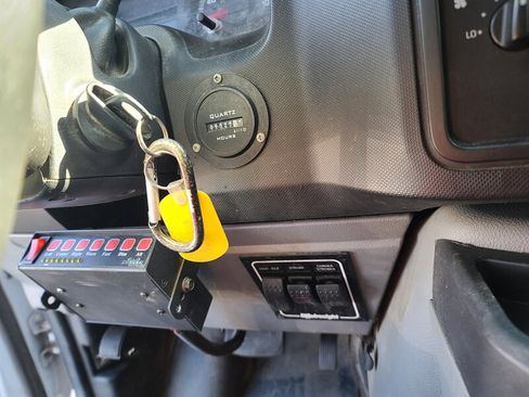 Used 2016 Ford E-450 and Econoline 450 Super Duty image 31