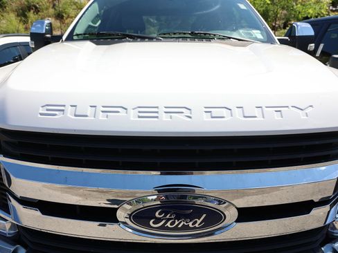 Used 2019 Ford F250 XLT w/ XLT Premium Package AWD/4WD image 4