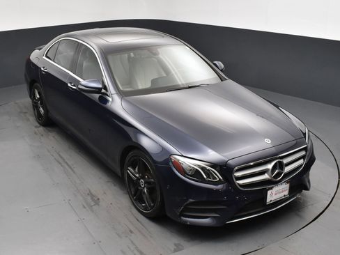 Used 2017 Mercedes-Benz E 300 4MATIC image 17