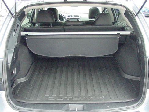 Used 2018 Subaru Outback 2.5i Limited image 25