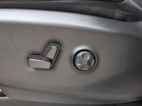 Used 2024 Chrysler Pacifica Touring-L FWD image 14