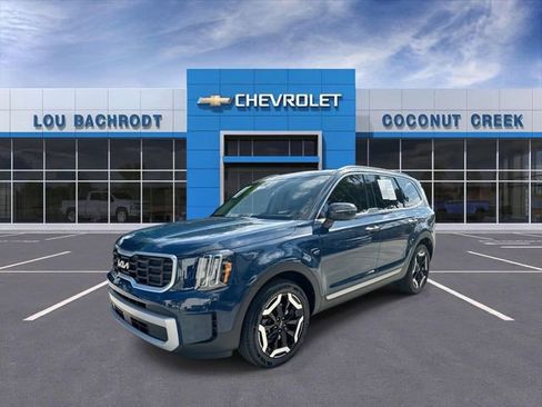 Used 2023 Kia Telluride S w/ S Sunroof Package FWD image 4