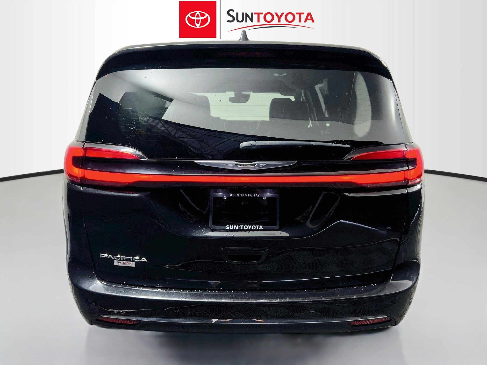 Used 2023 Chrysler Pacifica Touring-L FWD image 5