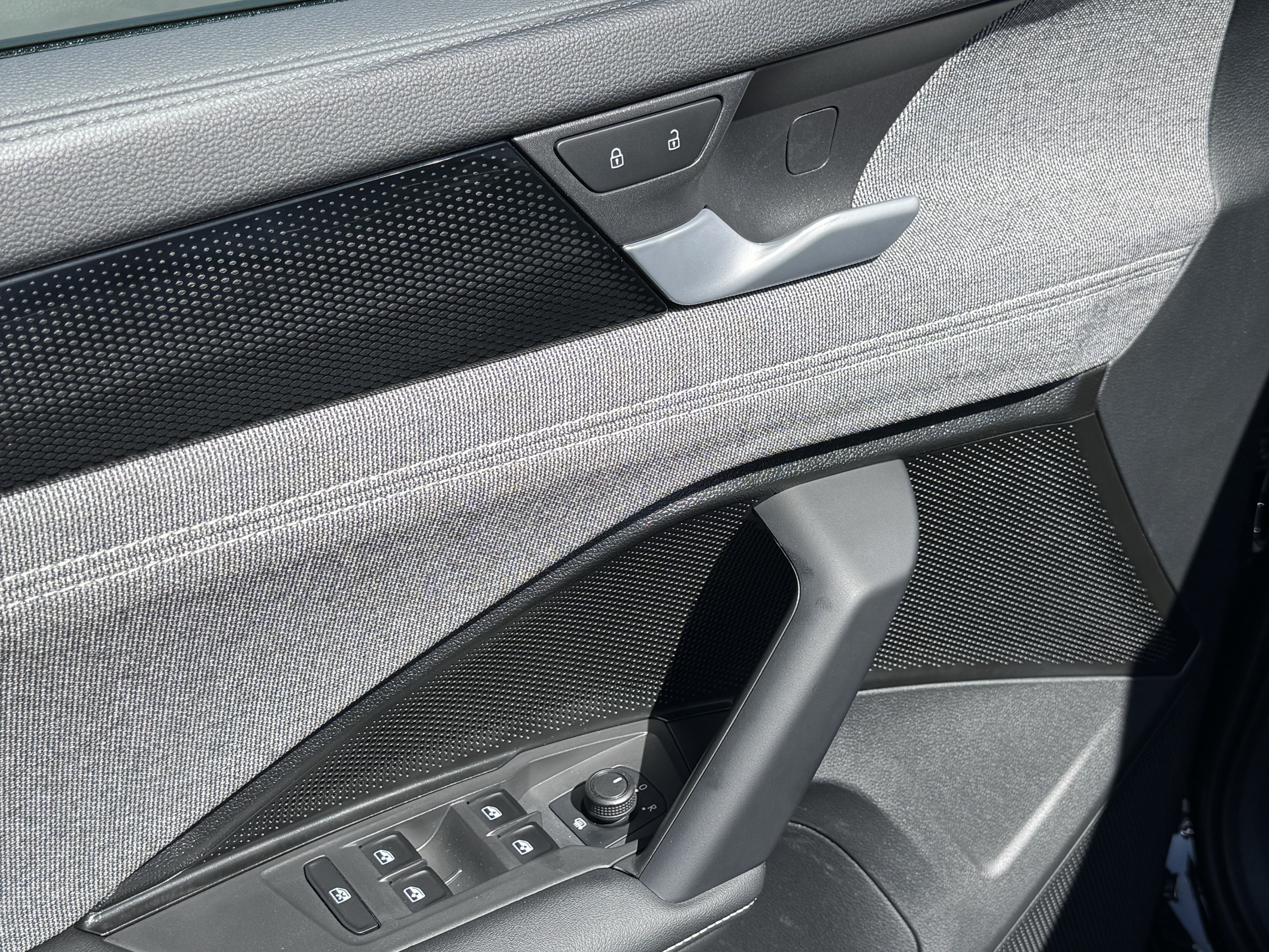 Certified 2025 Volkswagen Tiguan S FWD image 14