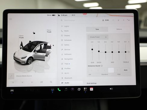Used 2024 Tesla Model Y Long Range AWD/4WD image 63