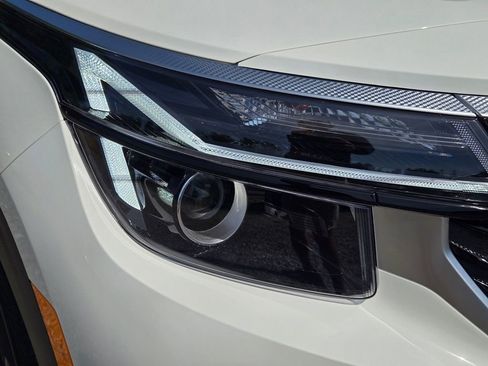 New 2026 Kia Seltos S FWD image 4