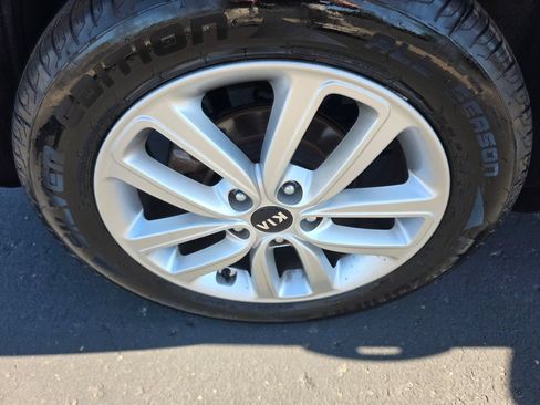 Used 2019 Kia Soul + FWD image 10