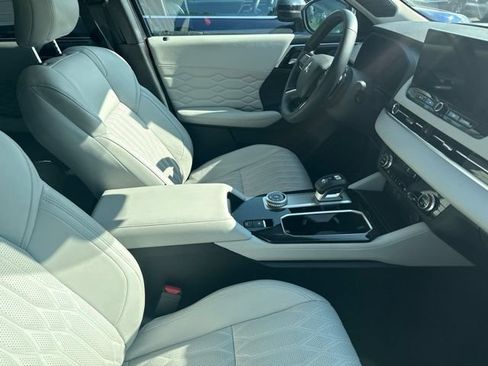 Used 2025 Mitsubishi Outlander AWD image 11