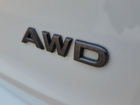 Used 2024 Nissan Rogue S AWD/4WD image 16