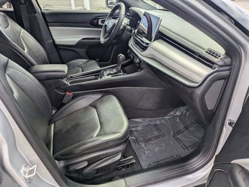 Used 2025 Jeep Compass Limited image 5