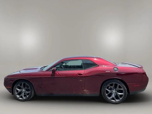 Used 2019 Dodge Challenger R/T RWD image 8