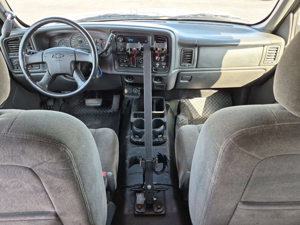 Used 2004 Chevrolet Silverado 2500 LS w/ Skid Plate Package AWD/4WD image 16