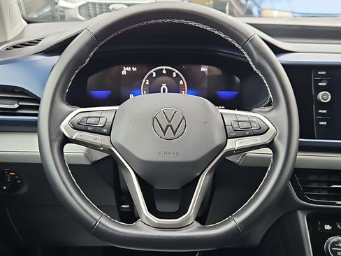 Used 2024 Volkswagen Taos SE image 14