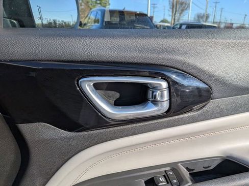 Used 2024 Jeep Compass Limited image 32