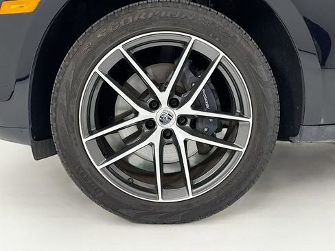 Certified 2025 Porsche Macan AWD/4WD image 11