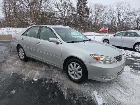 Used 2004 Toyota Camry XLE image 8