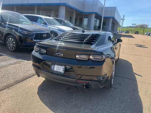 Used 2021 Chevrolet Camaro LT w/ RS Package image 15