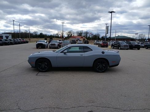 Used 2022 Dodge Challenger SXT w/ Driver Convenience Group image 4