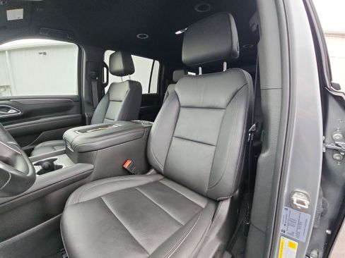Used 2024 Chevrolet Suburban LT w/ Luxury Package AWD/4WD image 21