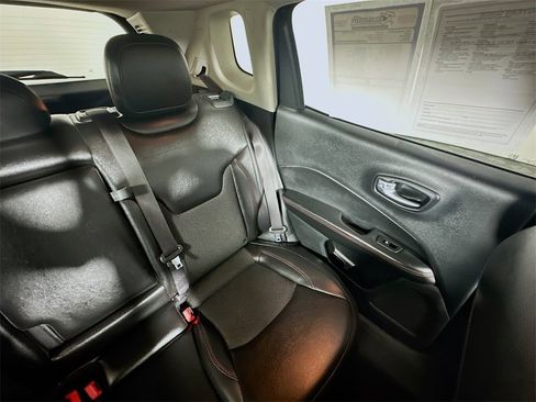 Used 2020 Jeep Compass Trailhawk image 14