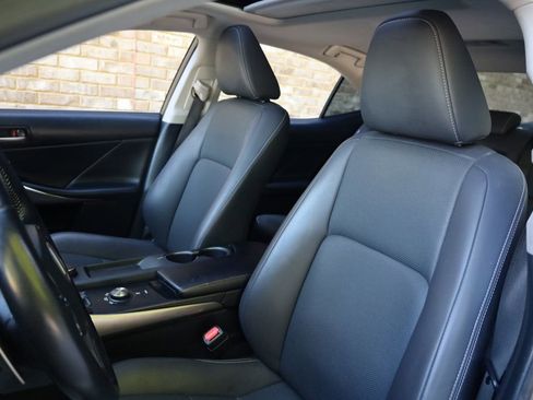 Used 2019 Lexus IS 300 image 16