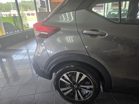 Used 2020 Nissan Kicks SV FWD image 29