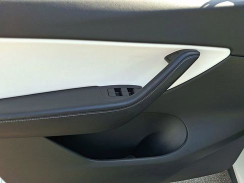 Used 2022 Tesla Model Y Performance image 14