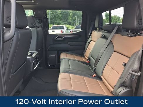 Used 2025 Chevrolet Silverado 1500 High Country w/ Technology Package AWD/4WD image 21
