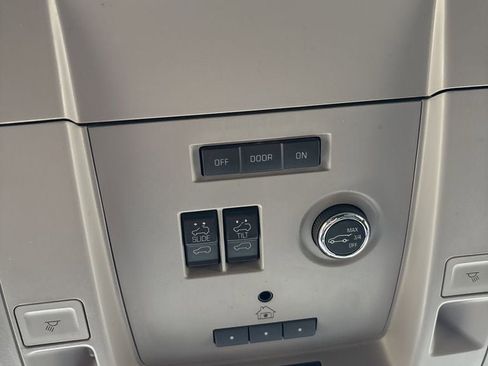 Used 2017 GMC Yukon XL SLT w/ Open Road Package image 22