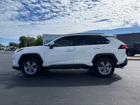 Used 2025 Toyota RAV4 XLE AWD/4WD image 4