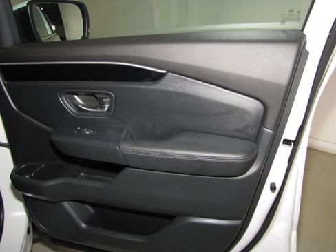 Used 2025 Honda Pilot Touring image 21