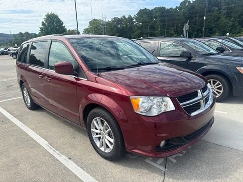 Used 2018 Dodge Grand Caravan SXT FWD image 3