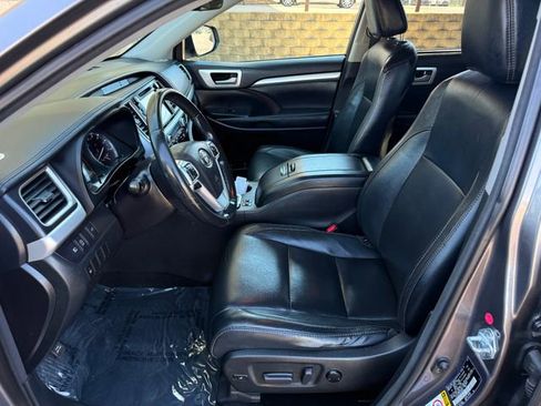 Used 2017 Toyota Highlander XLE w/ Protection Package #3 AWD/4WD image 6