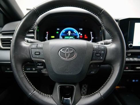 Used 2025 Toyota Camry SE FWD image 29