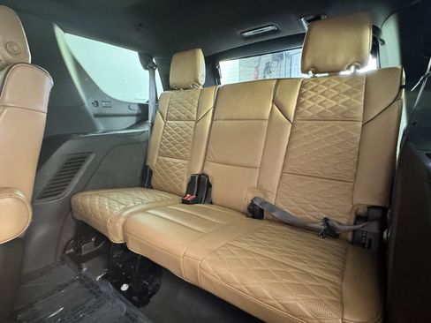 Used 2021 Cadillac Escalade Premium Luxury AWD/4WD image 38