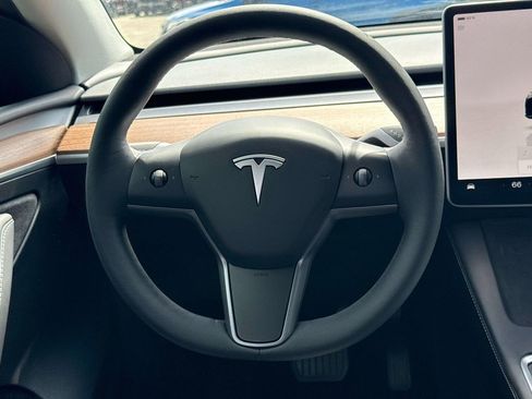 Used 2024 Tesla Model Y Long Range AWD/4WD image 17
