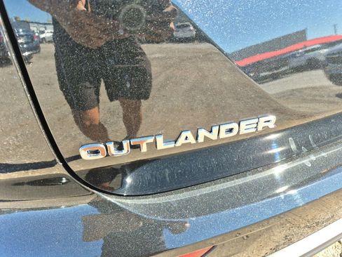 New 2026 Mitsubishi Outlander ES image 13