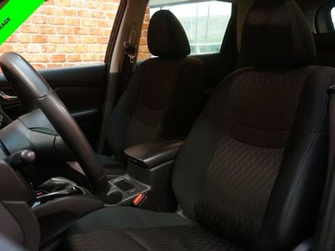 Used 2019 Nissan Rogue SV w/ Sun & Sound Touring Package image 10