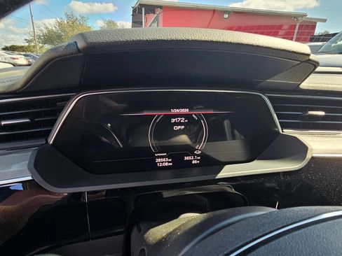 Used 2023 Audi e-tron Premium Plus w/ Premium Plus Package image 19
