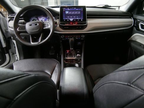 Used 2025 Jeep Compass Limited AWD/4WD image 19