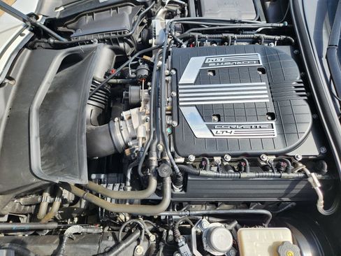 Used 2016 Chevrolet Corvette Z06 w/ 3LZ Preferred Equipment Group RWD image 40