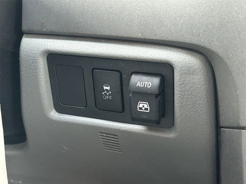 Used 2015 Toyota Sequoia Platinum image 41