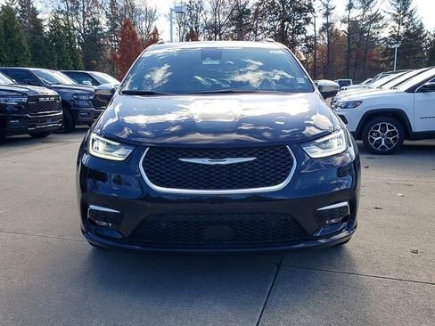 New 2026 Chrysler Pacifica Pinnacle image 2