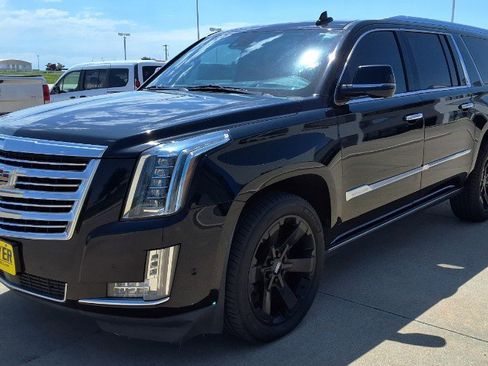 Used 2020 Cadillac Escalade ESV Platinum AWD/4WD image 4